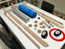 Charger l'image dans la galerie, Kit Pliable de MINI Petanque Party ® "Champion" (Indoor / Outdoor)