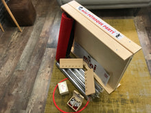 Laden Sie das Bild in den Galerie-Viewer, MINI Pétanque Party ® Klapptisch – Champion