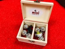 Charger l'image dans la galerie, Coffret en bois 6 MINI boules de Pétanque (métalliques en acier chromé 3 cm 60 g)