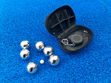 Charger l&#39;image dans la galerie, Kit Pliable de MINI Petanque de Table ® (Ecoresponsable)
