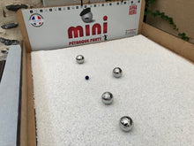 Laden Sie das Bild in den Galerie-Viewer, Kit Pliable de MINI Petanque de Table ® (Ecoresponsable)
